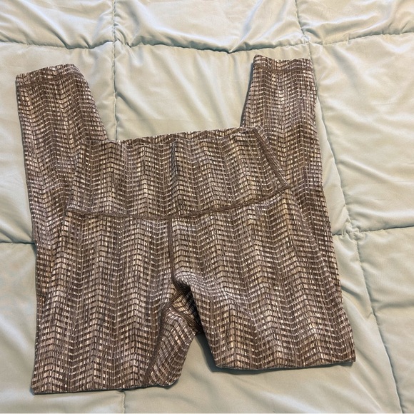 Lululemon Wunder Under HRTight 25”- Gray  and White Arrow Jacquard - Picture 3 of 8